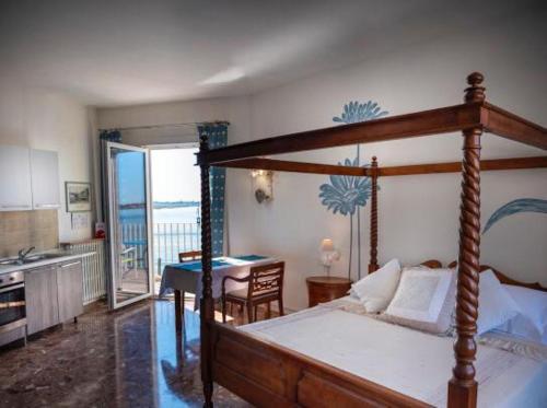 Ένα ή περισσότερα κρεβάτια σε δωμάτιο στο Casa Sulla Laguna