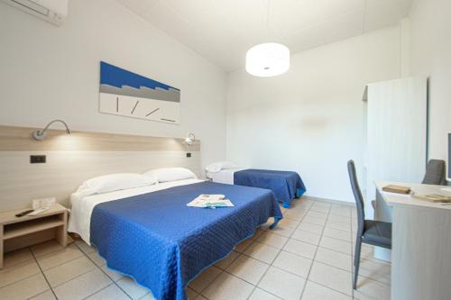 Un pat sau paturi într-o cameră la Hotel Venezia