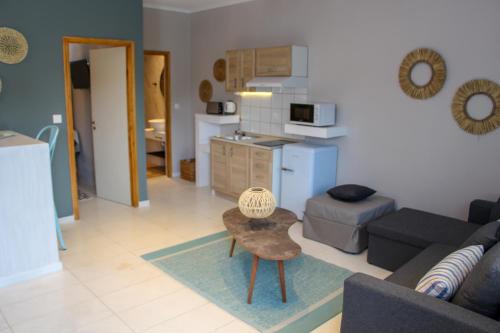 Lamprini's Deluxe Studios