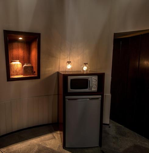 a microwave sitting on top of a counter in a kitchen at Wellshouses in Capelas