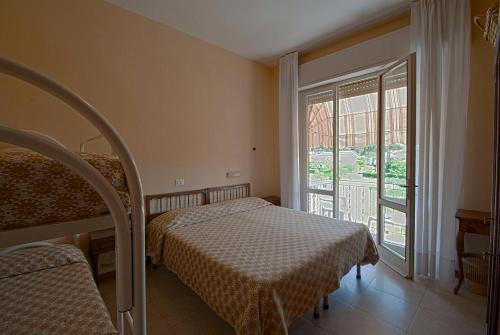 מיטה או מיטות בחדר ב-Hotel Versilia