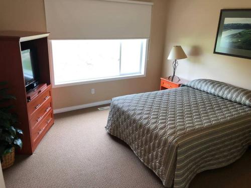 En eller flere senge i et værelse på Paradise Canyon Golf Resort - Luxury Condo U401