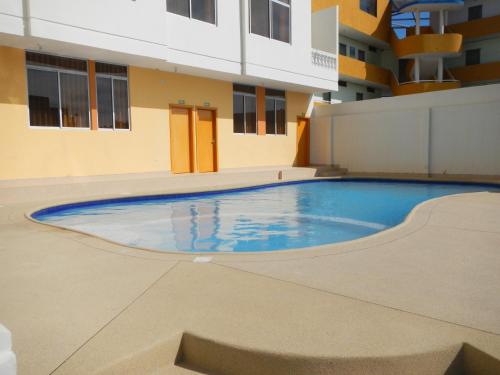 a large swimming pool in the middle of a building at Hotel Internacional en Atacames in Atacames