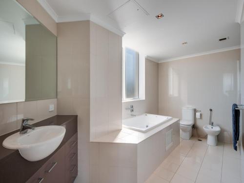 Ένα μπάνιο στο Penthouse 707 - 4 Bedroom Oceanview Penthouse