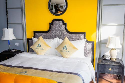 Postel nebo postele na pokoji v ubytování Michi's hotel laocai