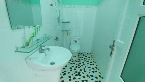Phòng tắm tại Trúc Nguyên - Vĩnh Hy Homestay