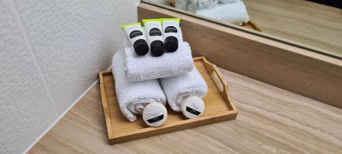 a couple of towels sitting on a wooden tray in a room at The Lord Forrest Hotel in Bunbury