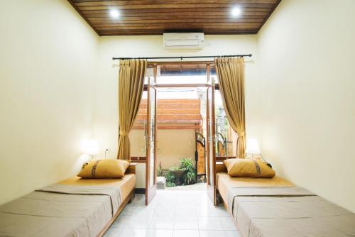 Postel nebo postele na pokoji v ubytování Bulan Bali Guest House