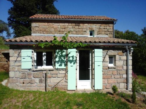Maison de 3 chambres avec piscine partagee et jardin amenage a Chambonas a 4 km de la plage
