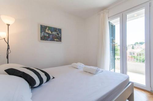 Flora three bedroom apartment near beach