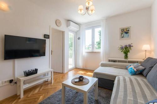 Flora three bedroom apartment near beach