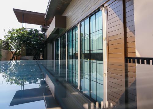 Πισίνα στο ή κοντά στο Banamphur Pool Villa