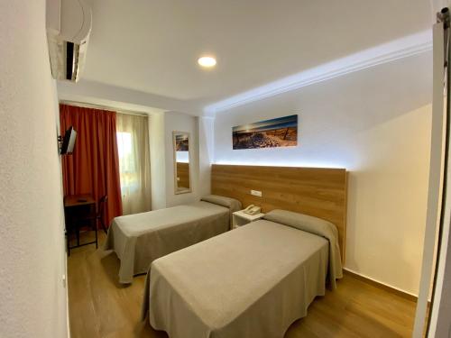 Postel nebo postele na pokoji v ubytování Hostal Pensimar
