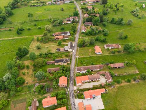 Kejiranan di persekitaran atau kejiranan dekat dengan apartmen