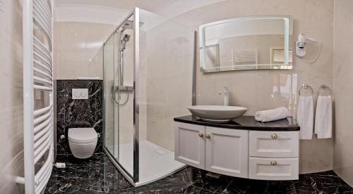 Ванна кімната в Apartmani D&D Sosič