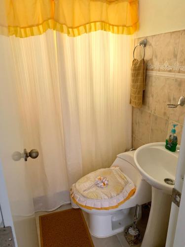 Higuey Center City tesisinde bir banyo