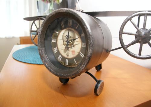 a clock sitting on top of a table at Gästehaus Gertrude in Velden am Wörthersee