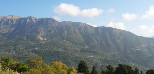 Vue générale sur la montagne ou vue sur la montagne depuis la maison de vacances