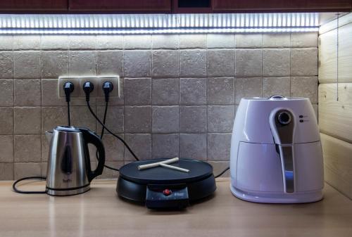 a toaster and a coffee maker on a counter at Beskidzka Ostoja in Koszarawa