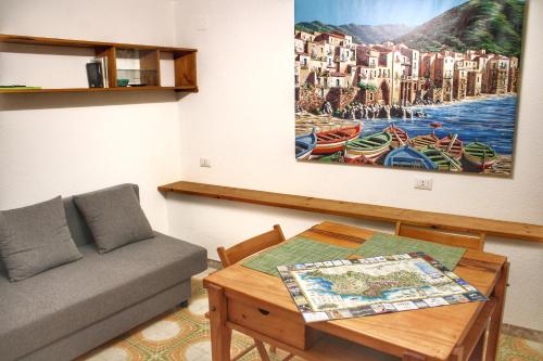 a living room with a couch and a table at Gerani House in Cefalù