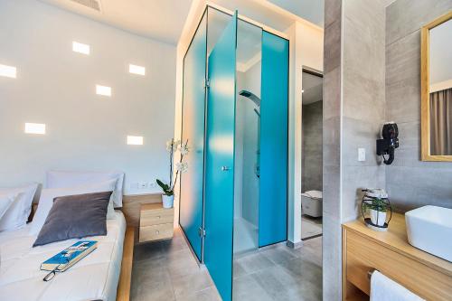 Bilik mandi di Lilium Luxury Suites