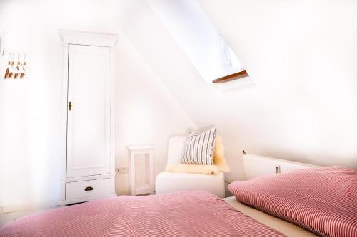 Кровать или кровати в номере Ferienwohnung Ludwigstrasse