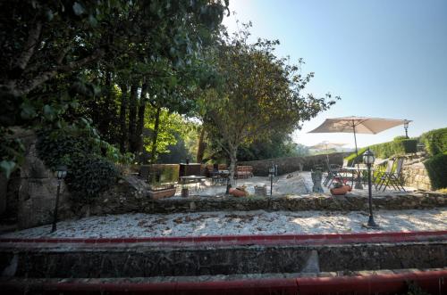 Taman di luar Hotel Mar de Queo