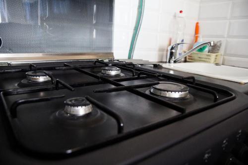 a stove top with four burners in a kitchen at Apartament Widokowo in Sopot