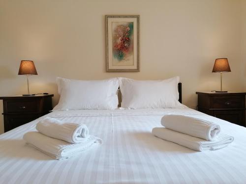 A bed or beds in a room at House with View in Amfithea