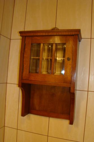 a wooden cabinet in the corner of a room at Agroturystyka Łysa Góra in Jelenia Góra