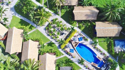 Kolam renang di atau dekat dengan Magic Reef Bungalows