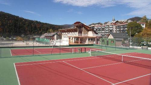 Tenis dan/atau kemudahan skuasy di Résidence Santa atau berdekatan