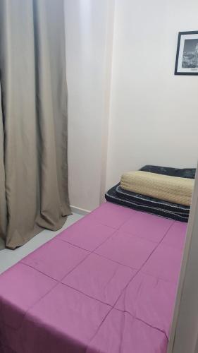 a purple blanket on the floor of a room at Apartamento sala living in Santos
