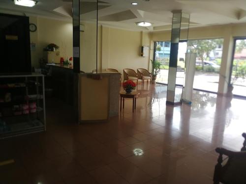 Area lobi atau resepsionis di Hotel Mayang Sari 2