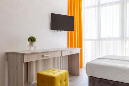 Телевизор и/или развлекательный центр в barasport city apartments