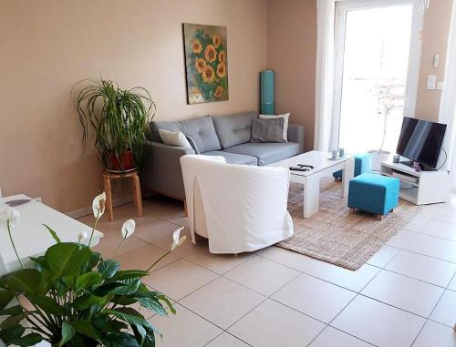 Photo de la galerie de l'établissement Agréable appartement T3 avec terrasse à Mauguio, à Mauguio