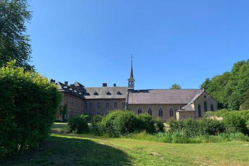 Das Gebäude in dem sich das Ferienhaus befindet