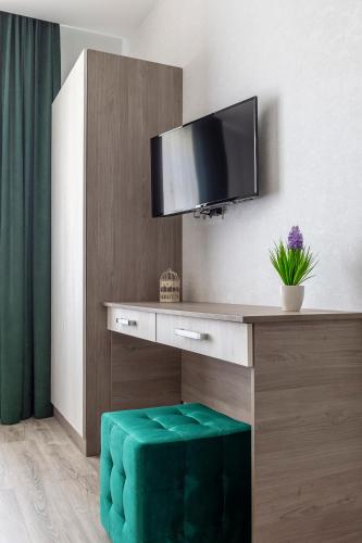Телевизор и/или развлекательный центр в barasport city apartments