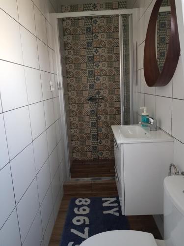 Ένα μπάνιο στο Apartament VILLA NORTH