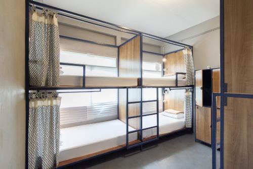 Llit o llits en una habitació de Hoft Hostel Silom