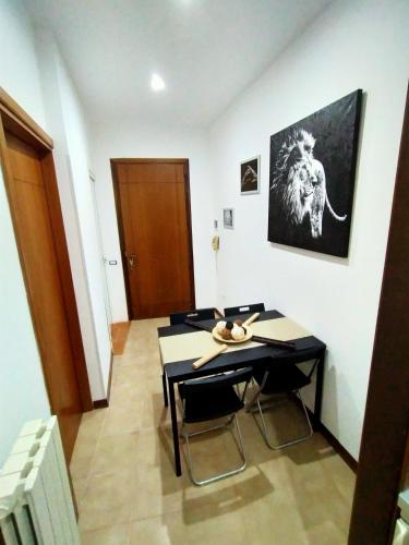 a room with a table and chairs in a room at Tarantula Houses in Lecce