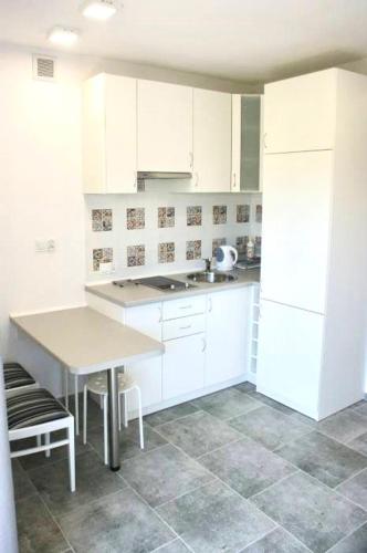 Kuchyň nebo kuchyňský kout v ubytování Domki i Apartamenty Całoroczne Koliber
