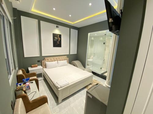 Giường trong phòng chung tại Phước Hưng 1 Hotel