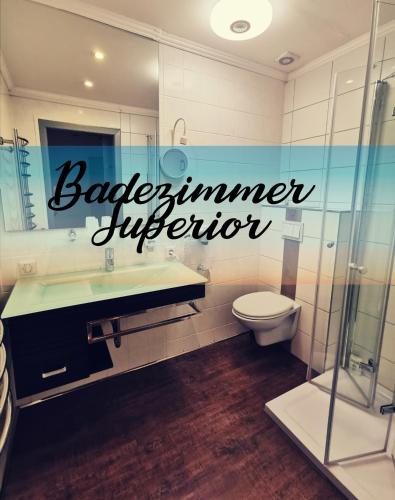 Bilik mandi di Hotel Goldener Anker