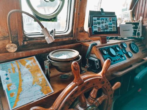 a room with a steering wheel and a map at Historical boat Tu vėjo paklausk in Klaipėda