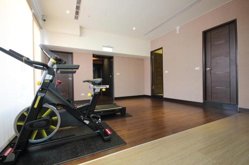 a gym with two exercise bikes in a room at Hotel G7 Taipei in Taipei