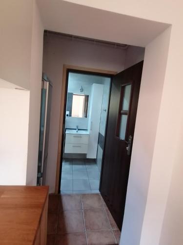 a hallway with a door leading to a bathroom at Leśniczówka Kalina in Wetlina