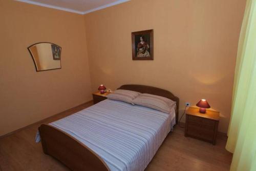 Apartment Sanja near the sea, spacious and green :)