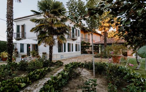 a house with a garden in front of it at CASA ANGIOLINA - Casa vacanze con vista sulle colline in Govone