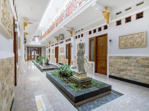 a corridor of a building with a statue in the middle at Collection O 3468 Ndalem Gusti Ayu in Yogyakarta